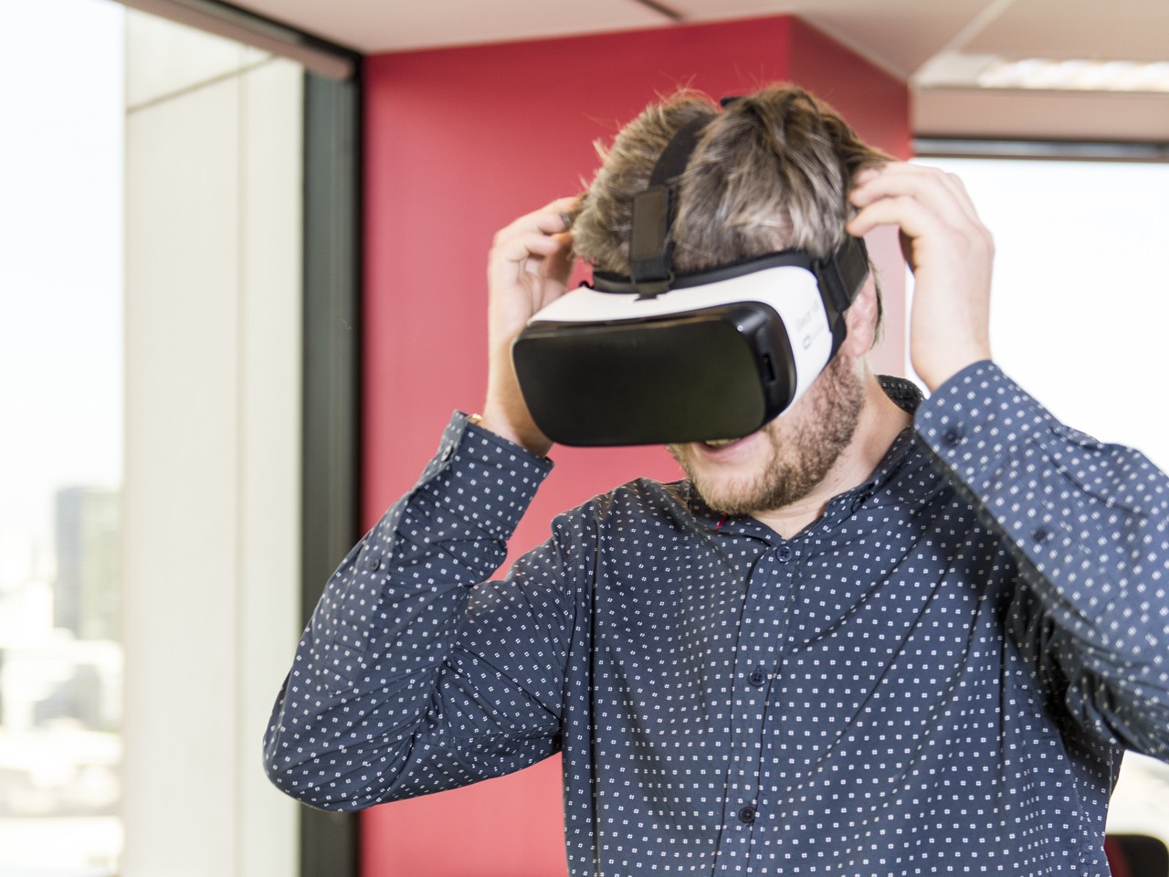 Alumni Paul Rogers with VR goggles