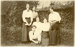 Photograph of six women from 1914