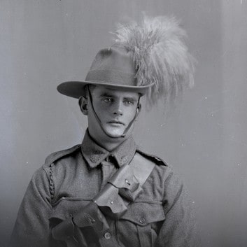 Portrait of a WW1 soldier in uniform with slouch hat