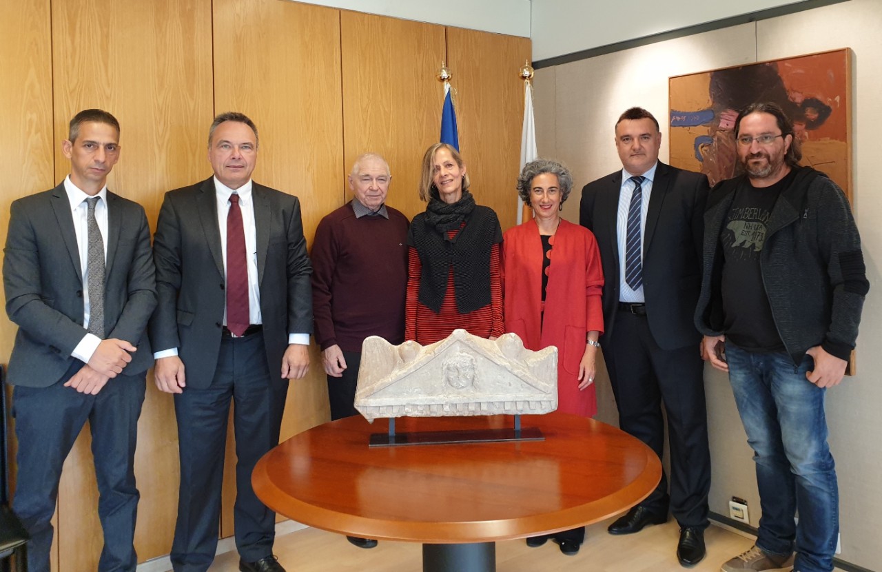 image of people in front of Cypriat ancient artefact