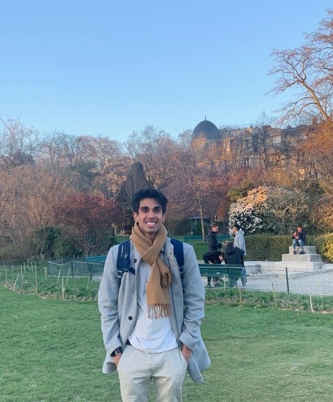 Aman profiting from a day off to travel to Paris