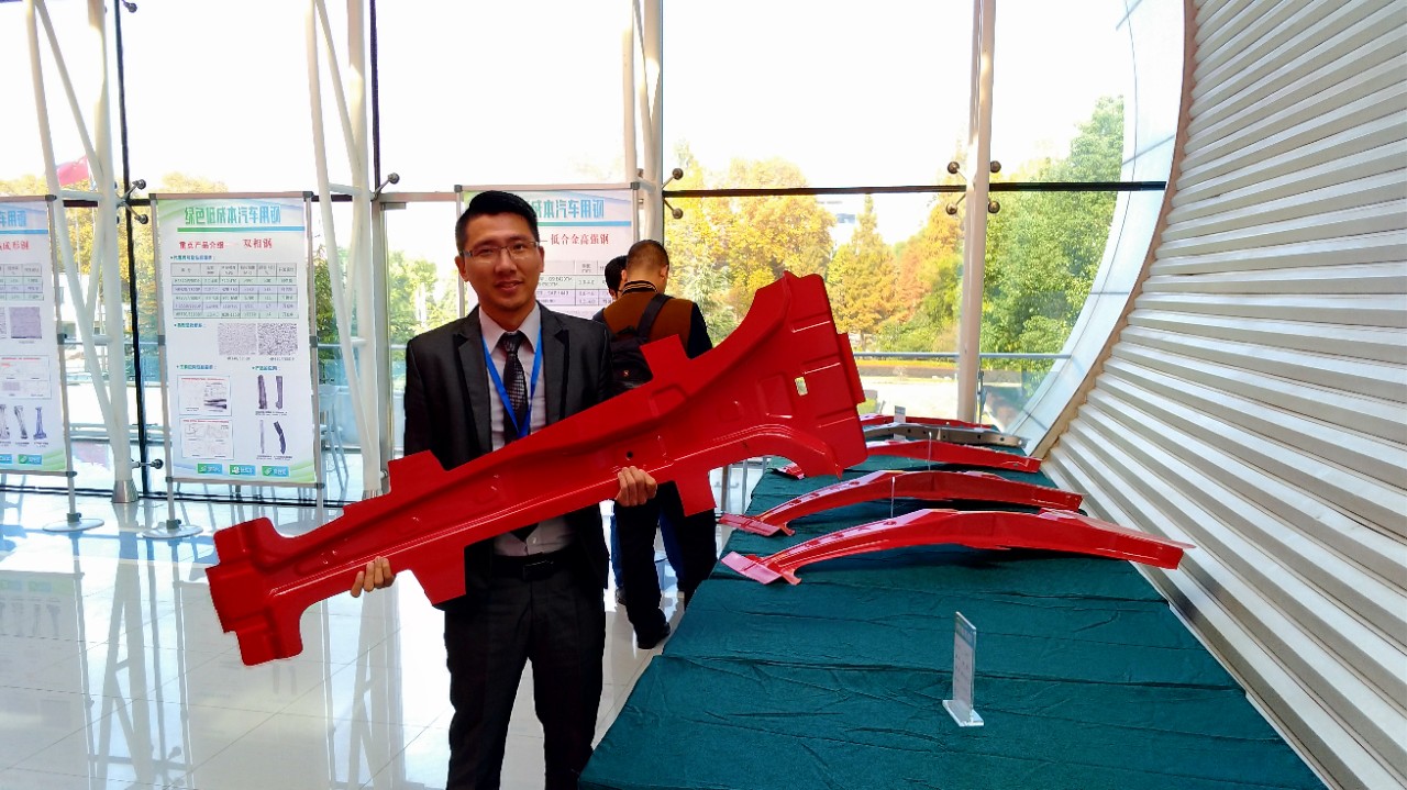 Dr Yi-Sheng Chen with an automotive component made of steel