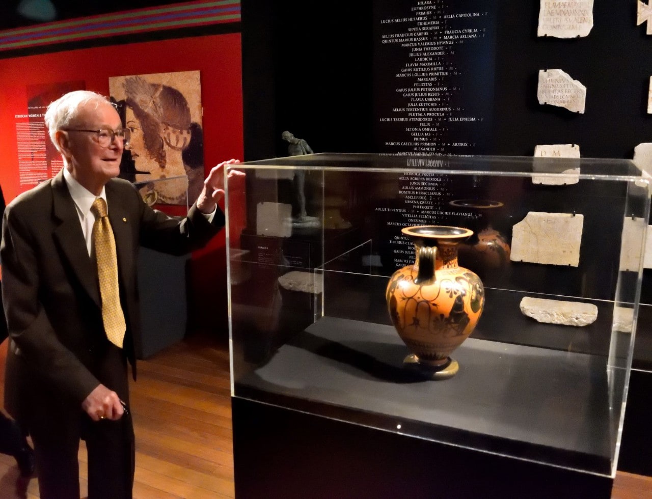 Professor Alexander Cambitoglou: at the unveiling of the Cambitoglou Amphora in Nicholson Museum in 2018.