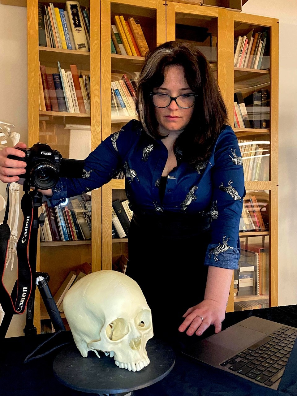 Photo of Dr Plomp capturing 3D landmark data using a microscribe digitising arm. It looks like she it taking a photo of a skull.