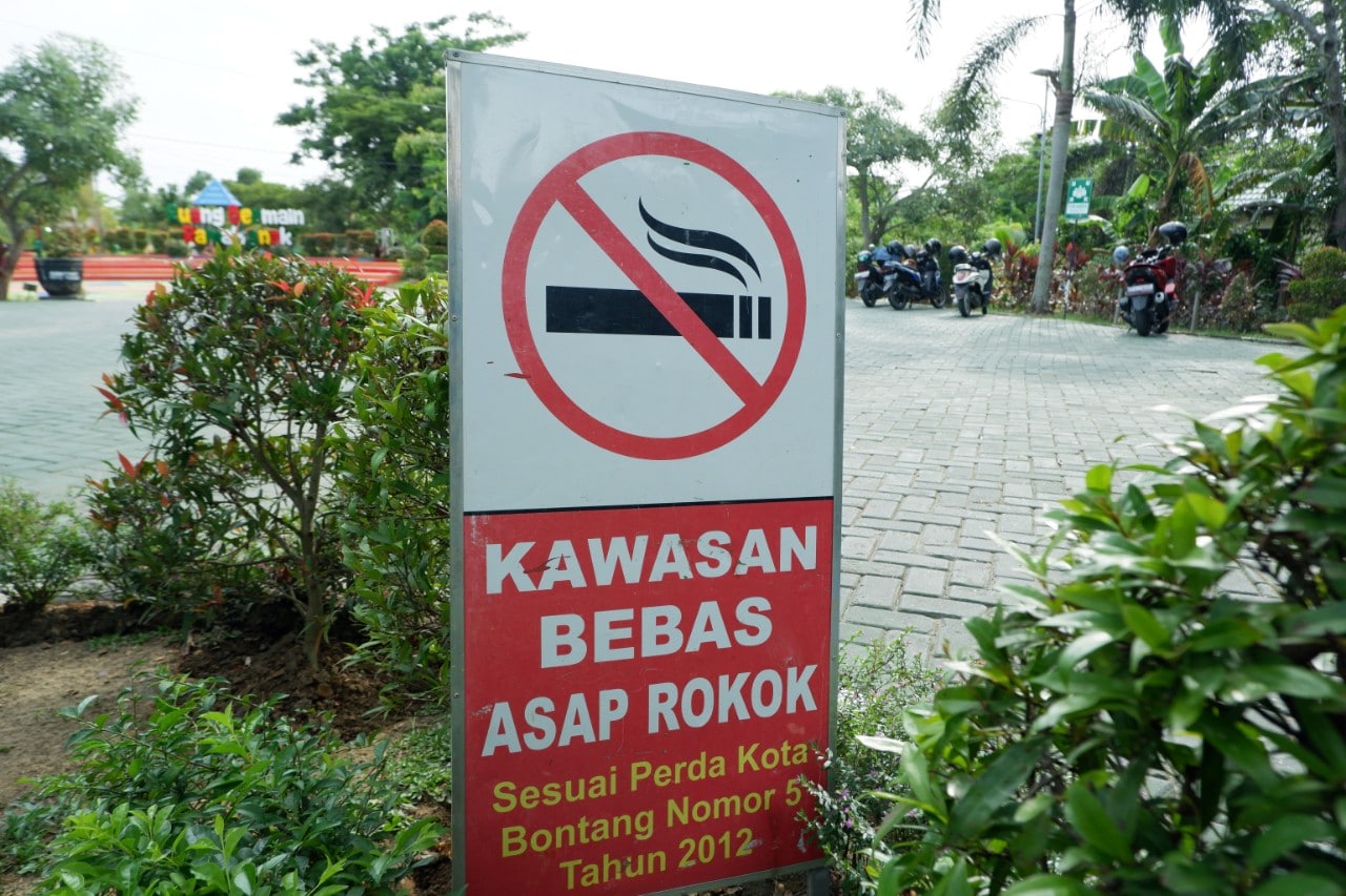 No smoking sign at entrance to park in Indonesia