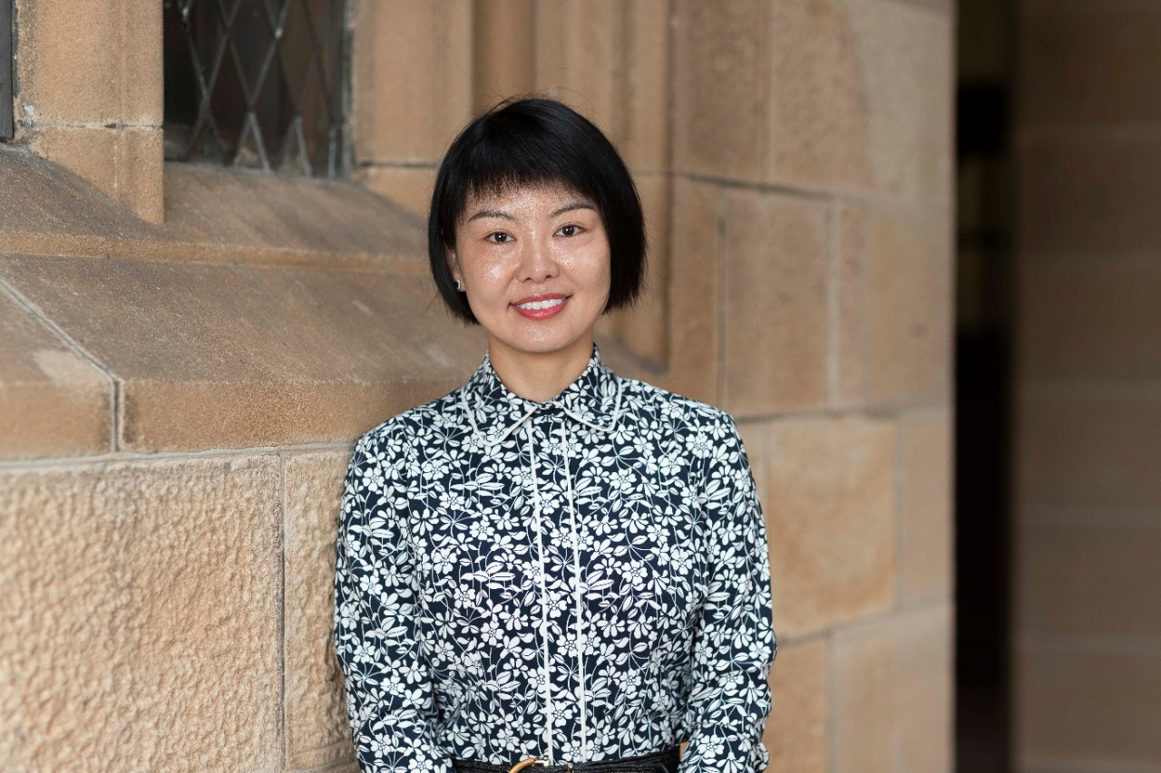 photo of female teacher Yongfei Lin in the university quadrangle