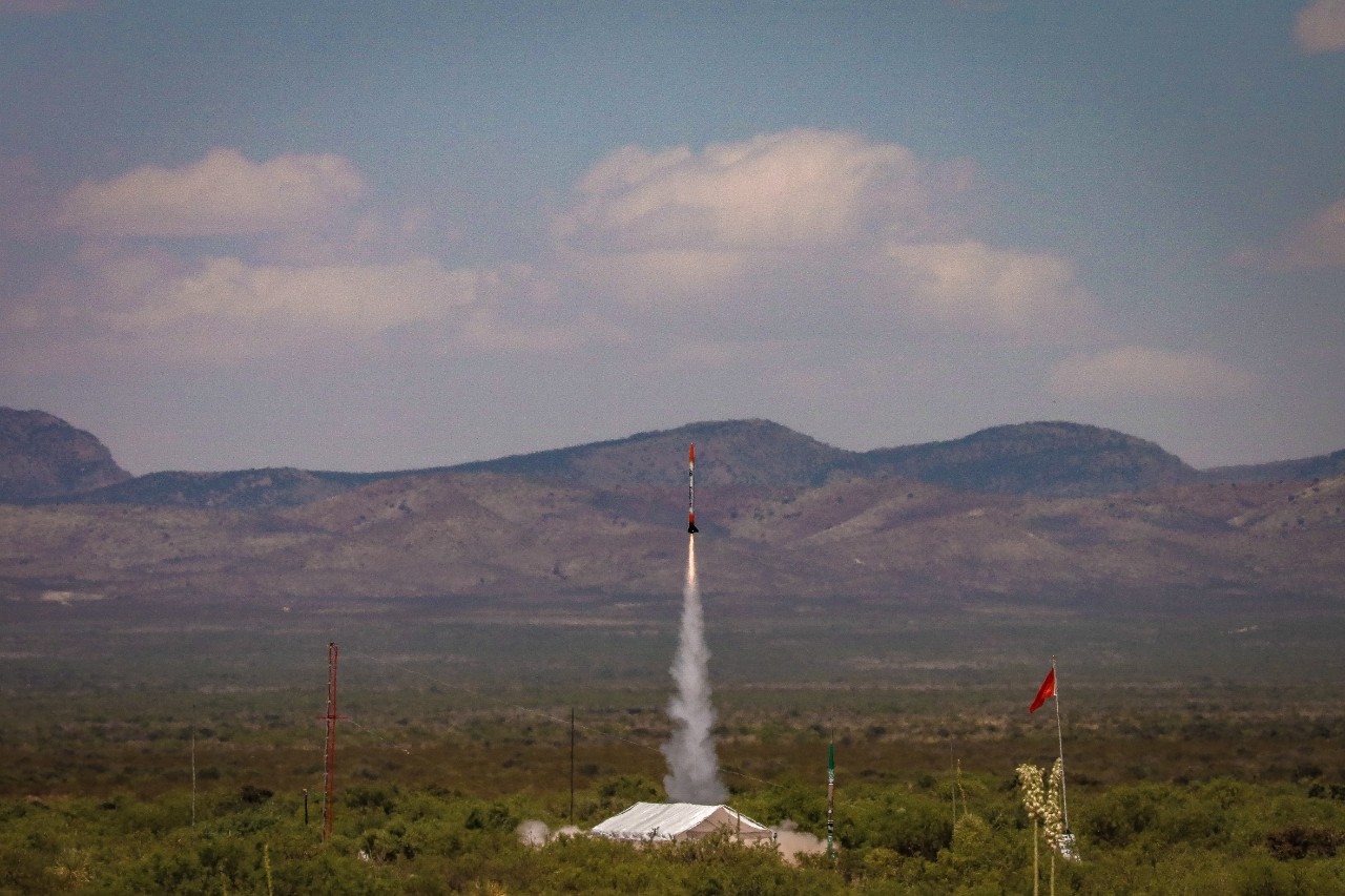 Silvereye soared to a maximum altitude of 10,027 feet and placed first in its division at the Spaceport America Cup held annually in New Mexico. Photo by Allen Chan.