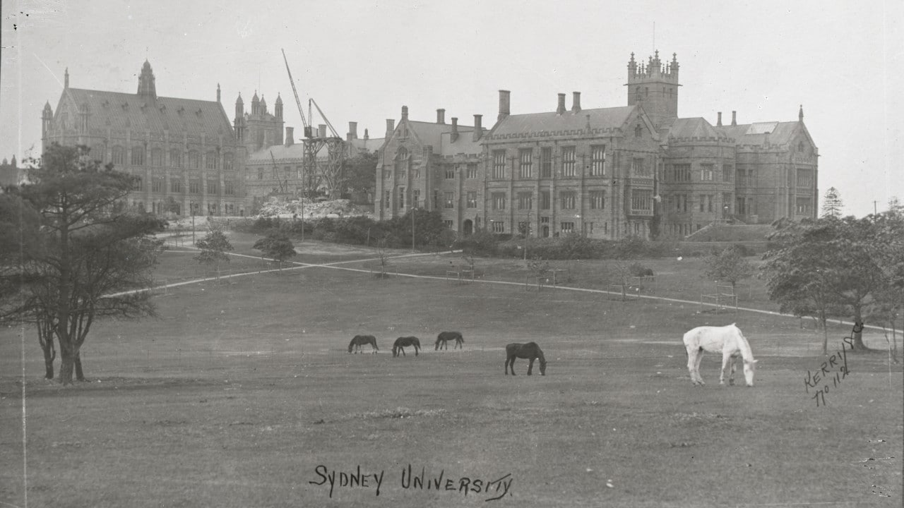 Photo of the University of Sydney in the late 19th century