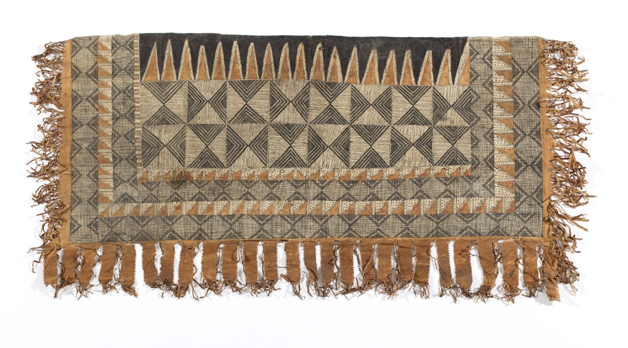 Bark cloth with tassels, black and brown geometric patterns