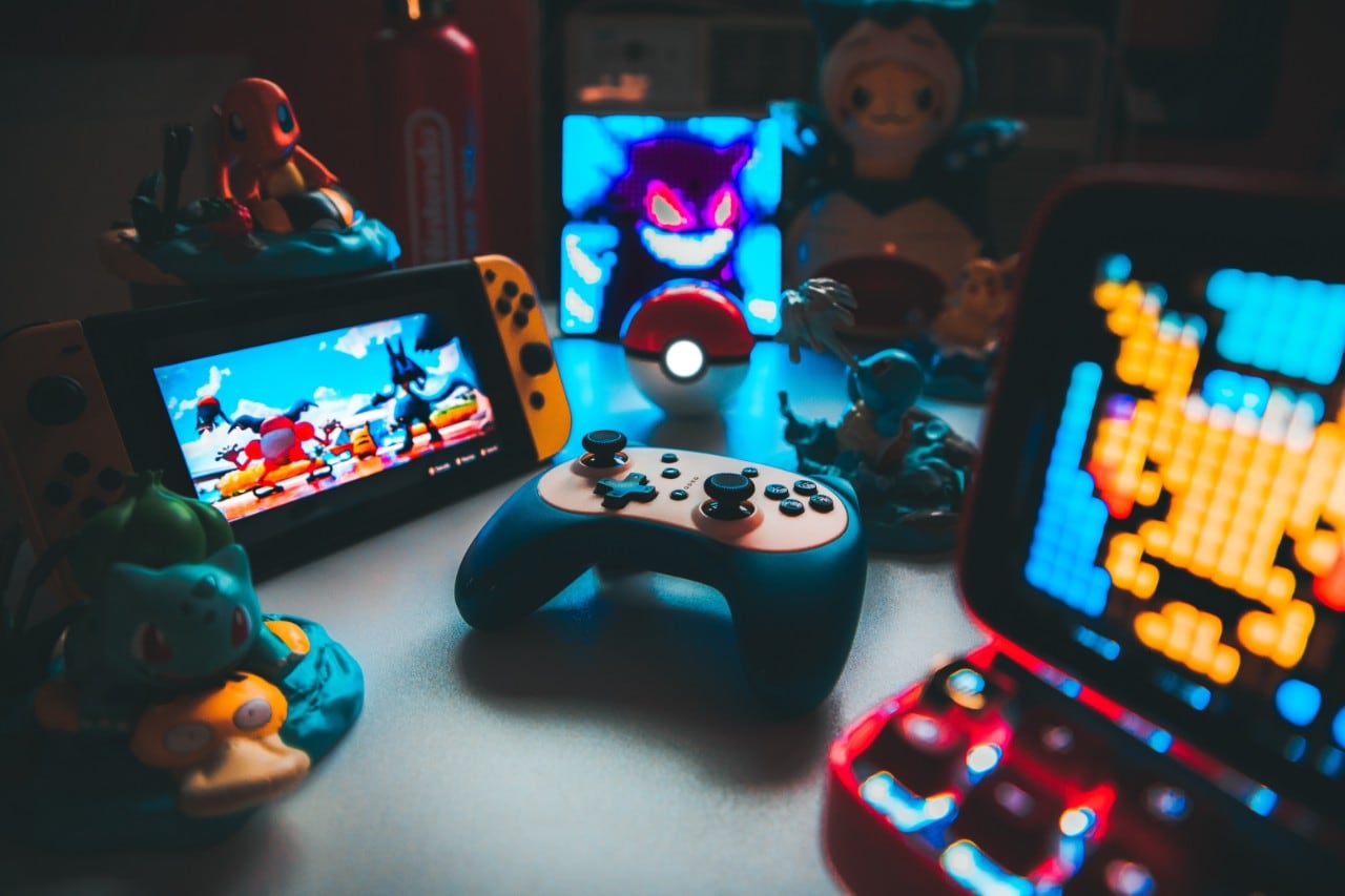 Nintendo gaming console and screens