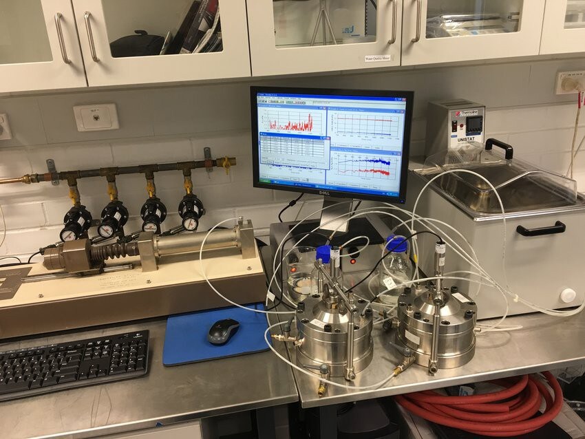 Apparatus in the geoenvironmental laboratory
