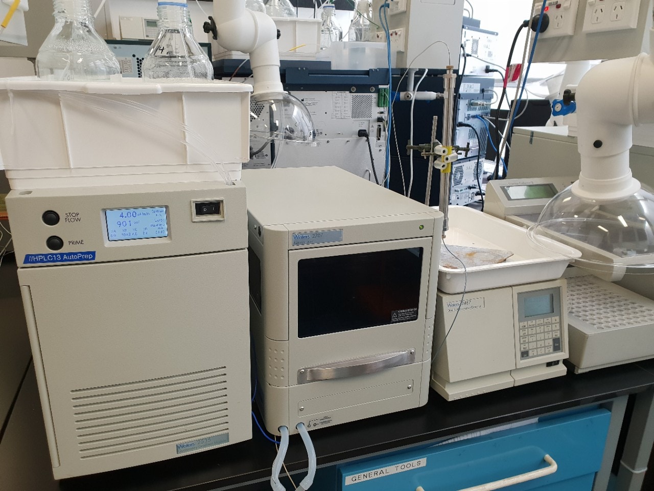 AutoPurification High-performance liquid chromatography system