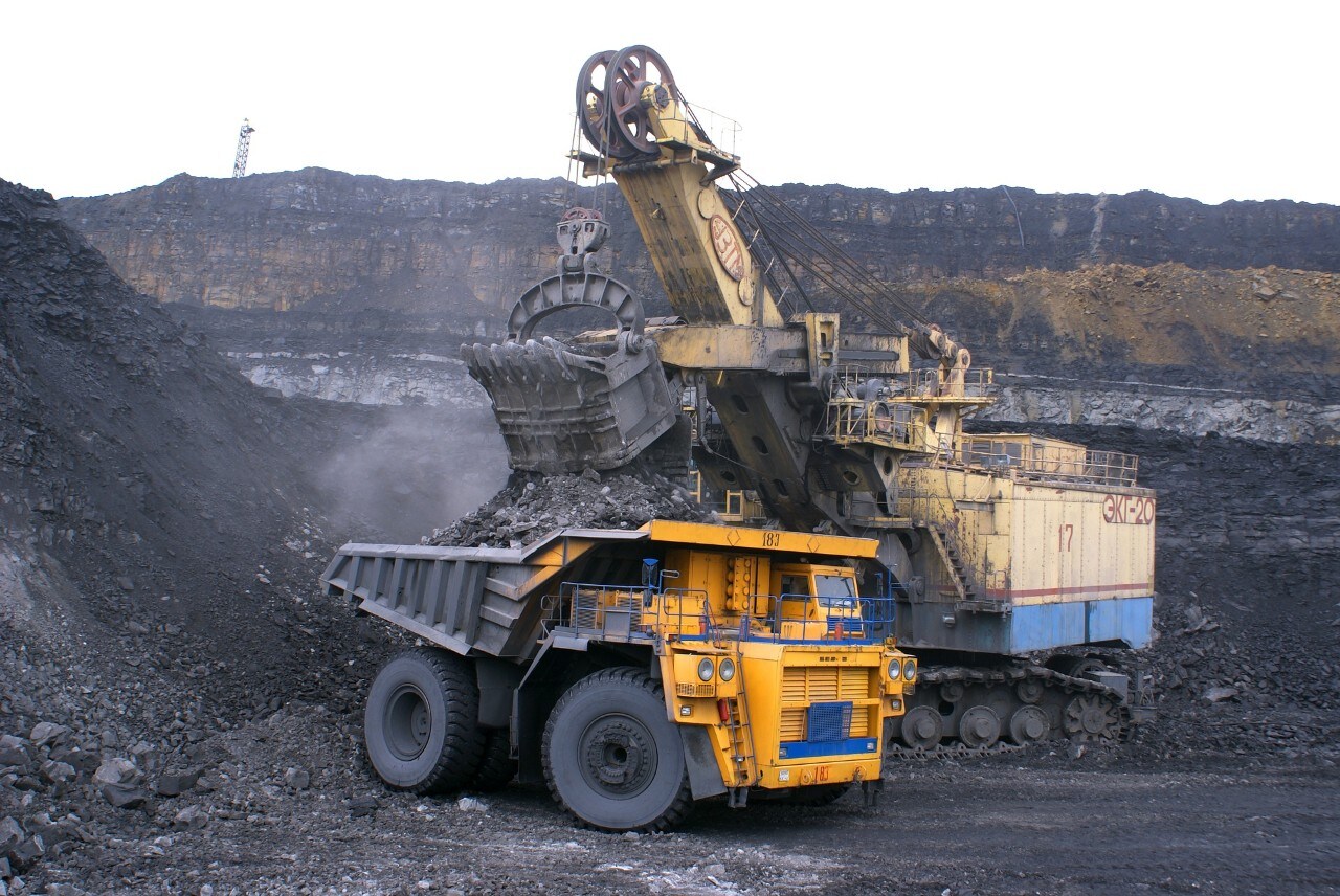 A coal mine. Image courtesy Pixabay.