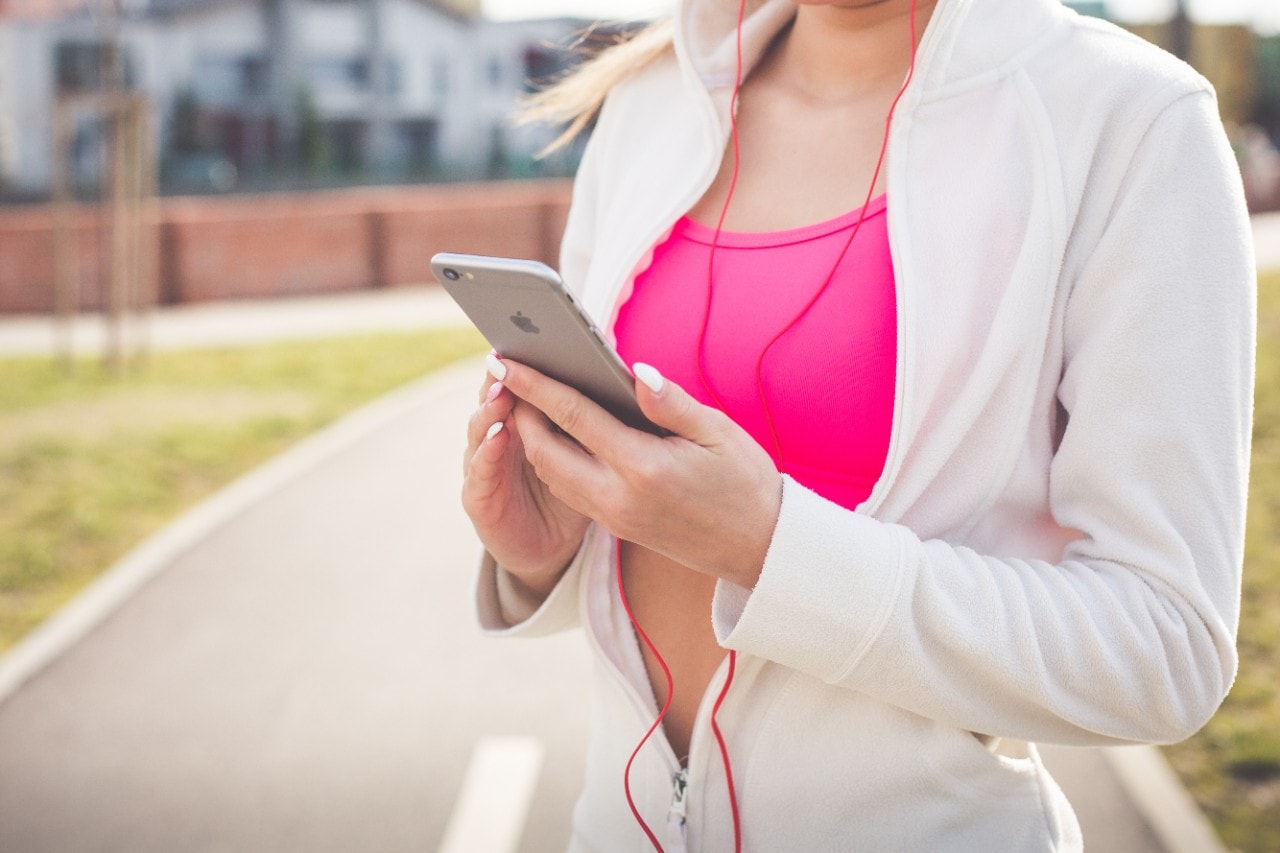 Woman exercising with iPhone. Image: Pexels.