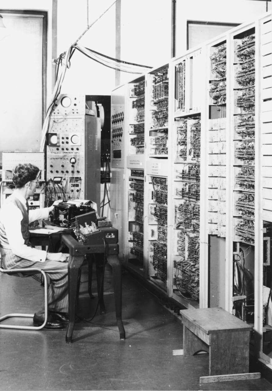 Photo of Trevor Pearcey operating the CSIR MK1 Computer in 1951. Photo courtesy of CSIRO archives.
