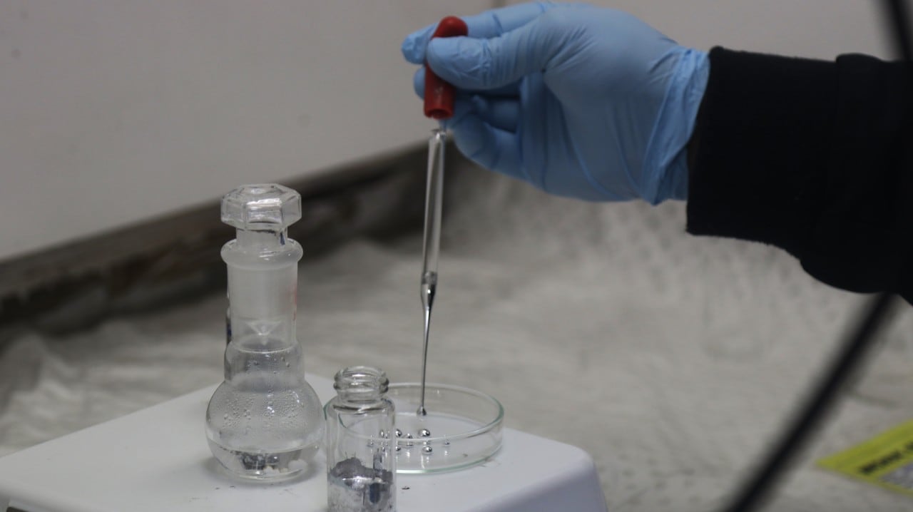 Gallium liquid metal is placed in a petri dish via a syringe. [Credit University of Sydney/Philip Ritchie]