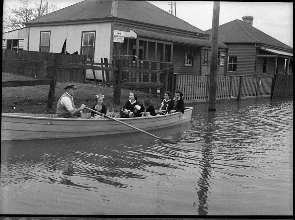 A photo of a flood that occured in Maitland in September 1950. Photo: Sam Hood