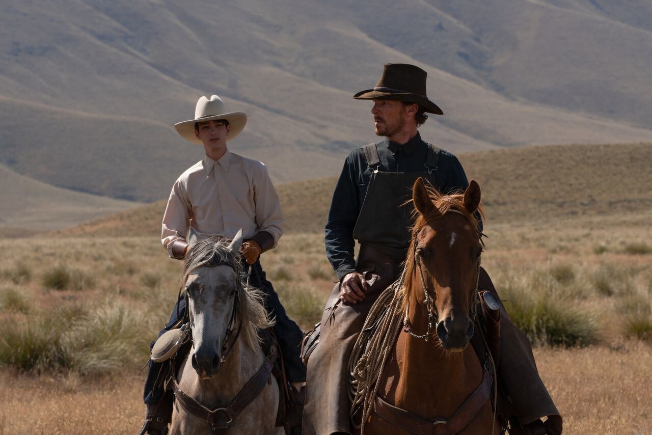 photo of two actors on horseback in the film Power of the Dog