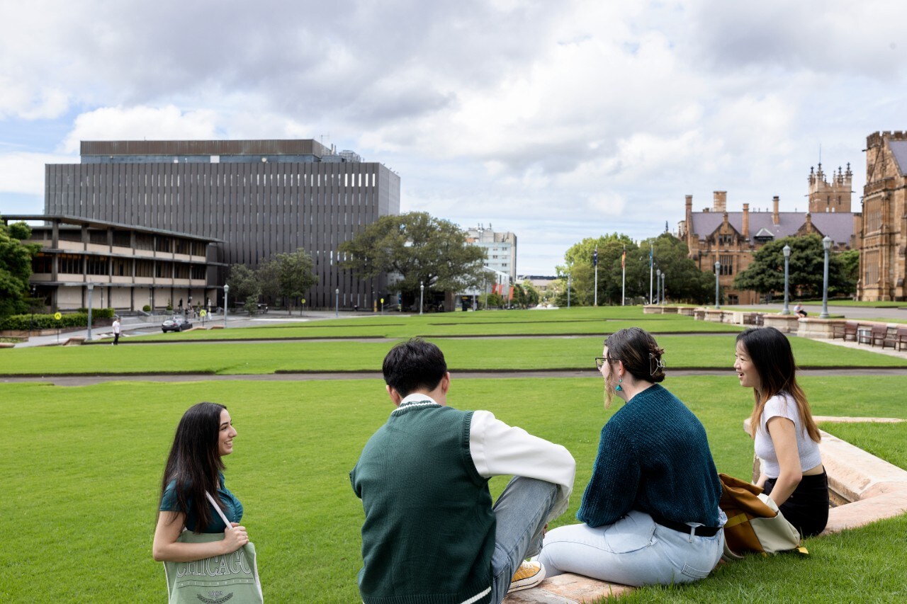 Group of students chatting on the grounds of the University of Sydney.