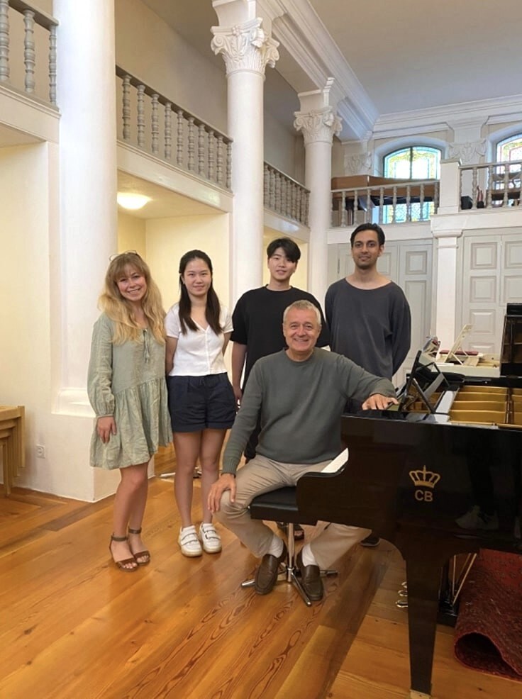 Eklavya Mudgil (far right) with fellow student participants and Professor Andreas Groethuysen, Head of the Keyboard, Department of the Mozarteum University (centre).