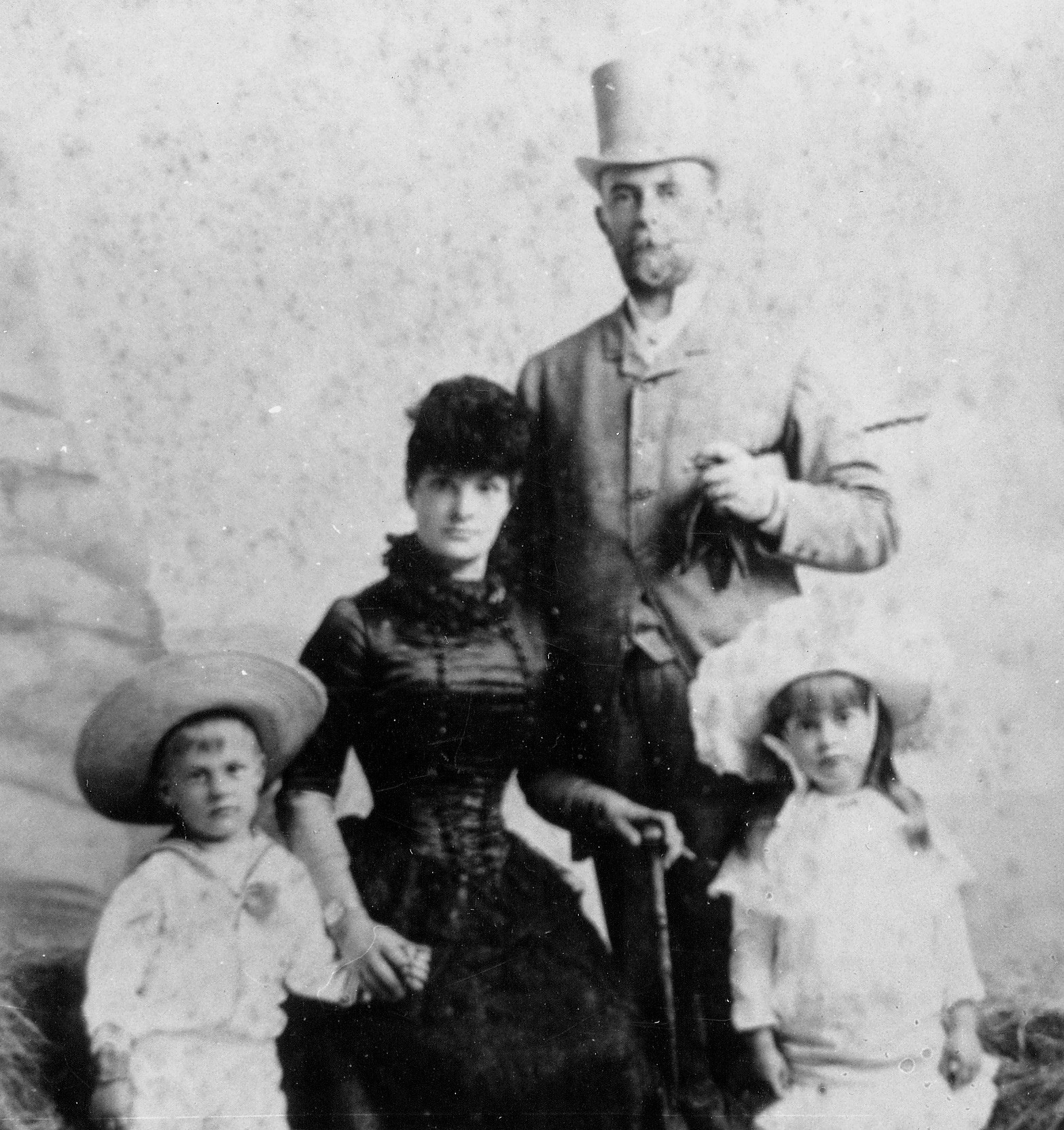 Georgina Uhr, with her husband John Cash Neild, and two children (photo kindly supplied by descendent, Annie Stockton)